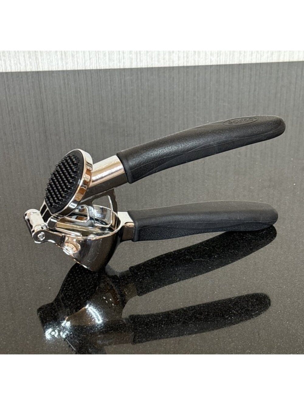 Cutco Garlic Press Stainless Steel Ergonomic Gripping Handle Discontinued 1505